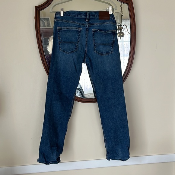 Hollister Men’s Jeans Distressed Classic Straight 32x32 inches in EUC - Picture 6 of 6